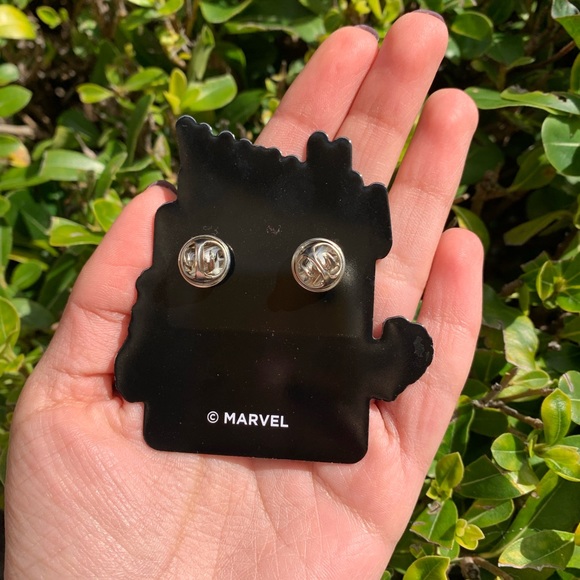 Large Red Skull Marvel Pin - Picture 2 of 2